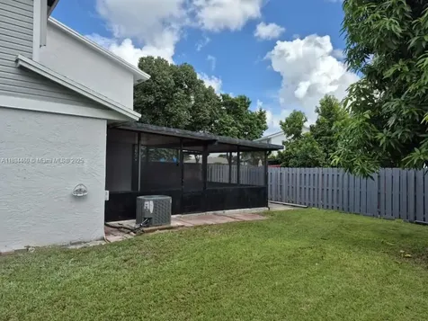 267 NW 106th Terrace Pembroke Pines FL 33026