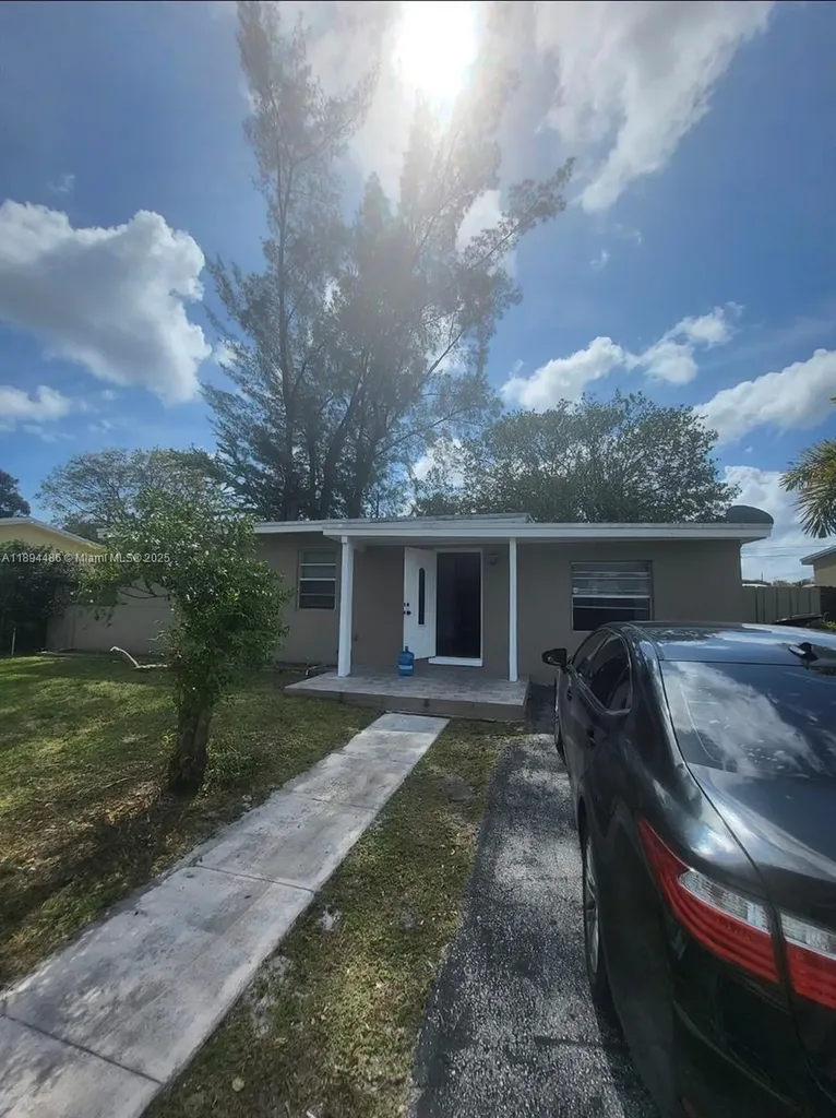 1402 NW 13th Court Fort Lauderdale FL 33311