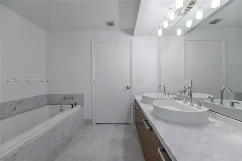253 NE 2nd Street Miami FL 33132