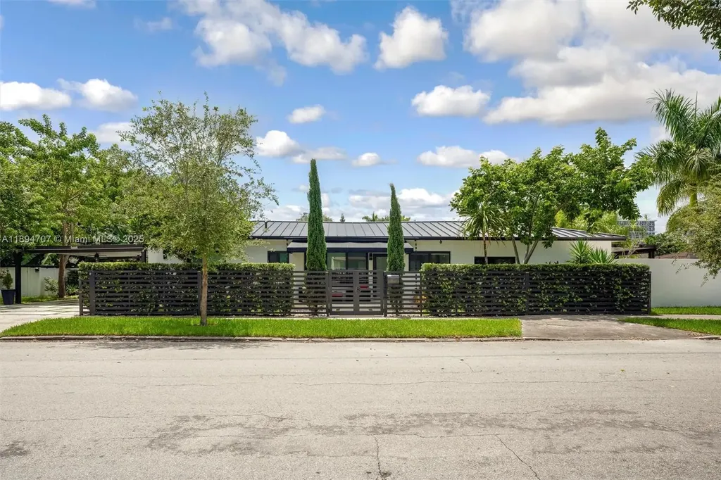 2484 SW 25 Street Miami FL 33133