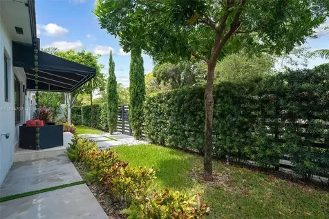 2484 SW 25 Street Miami FL 33133