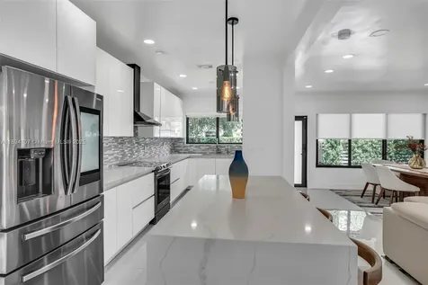 2484 SW 25 Street Miami FL 33133