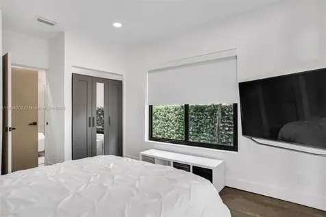 2484 SW 25 Street Miami FL 33133