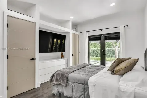 2484 SW 25 Street Miami FL 33133