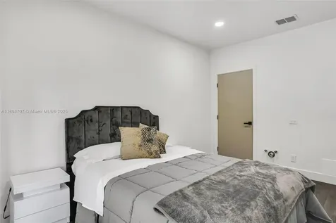 2484 SW 25 Street Miami FL 33133