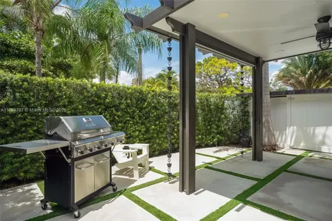2484 SW 25 Street Miami FL 33133