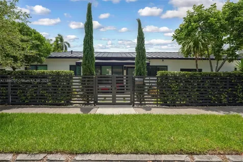 2484 SW 25 Street Miami FL 33133