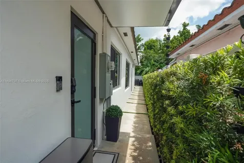 2484 SW 25 Street Miami FL 33133