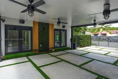 2484 SW 25 Street Miami FL 33133