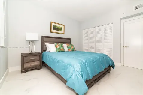 17145 N Bay Road Sunny Isles Beach FL 33160