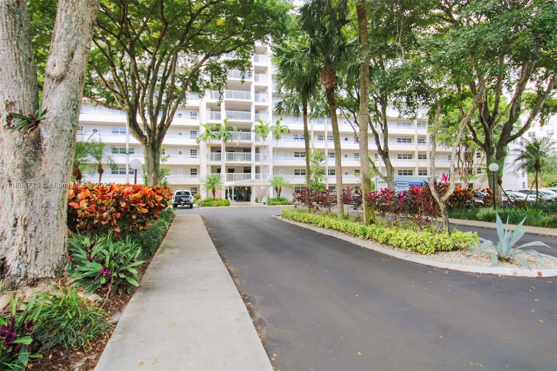 605 Oaks Drive Pompano Beach FL 33069