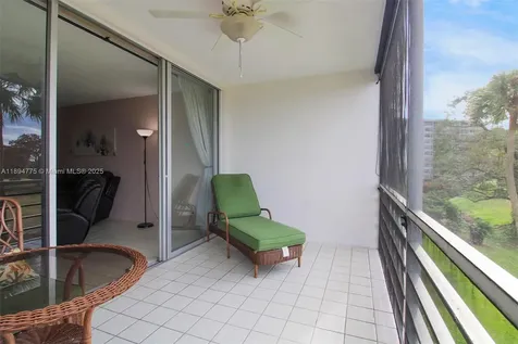 605 Oaks Drive Pompano Beach FL 33069