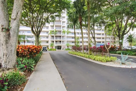605 Oaks Drive Pompano Beach FL 33069
