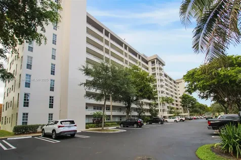 605 Oaks Drive Pompano Beach FL 33069