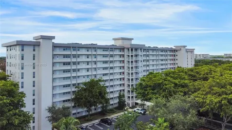 605 Oaks Drive Pompano Beach FL 33069