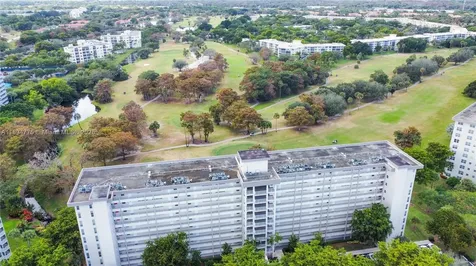 605 Oaks Drive Pompano Beach FL 33069