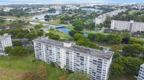 605 Oaks Drive Pompano Beach FL 33069