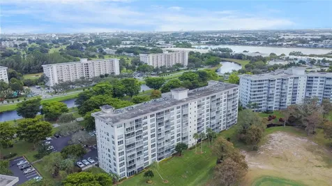 605 Oaks Drive Pompano Beach FL 33069
