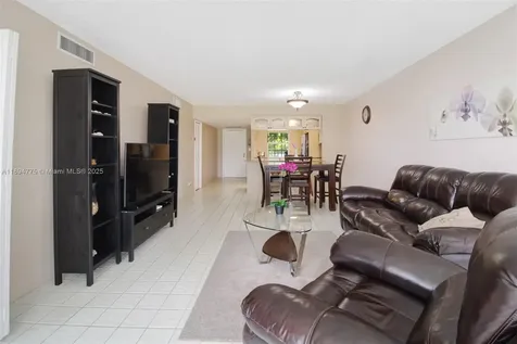 605 Oaks Drive Pompano Beach FL 33069