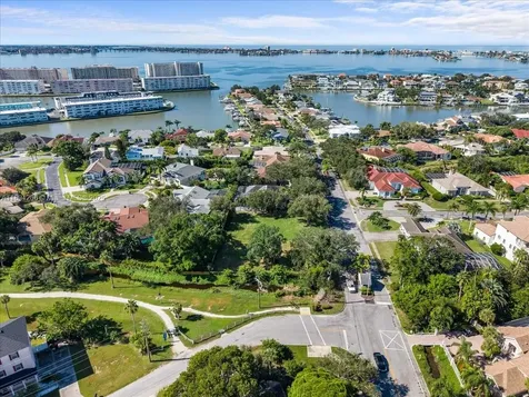 2207 54th Street S St Petersburg FL 33707