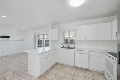 957 NW 132nd Avenue W Miami FL 33182