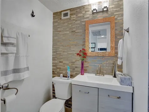 5601 Collins Avenue Miami Beach FL 33140
