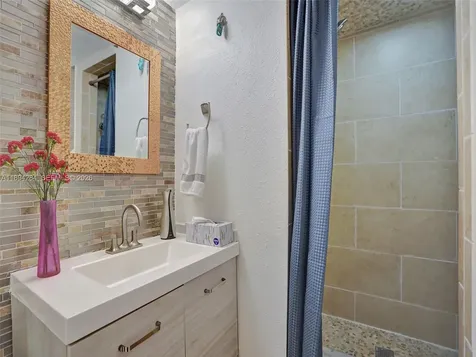 5601 Collins Avenue Miami Beach FL 33140