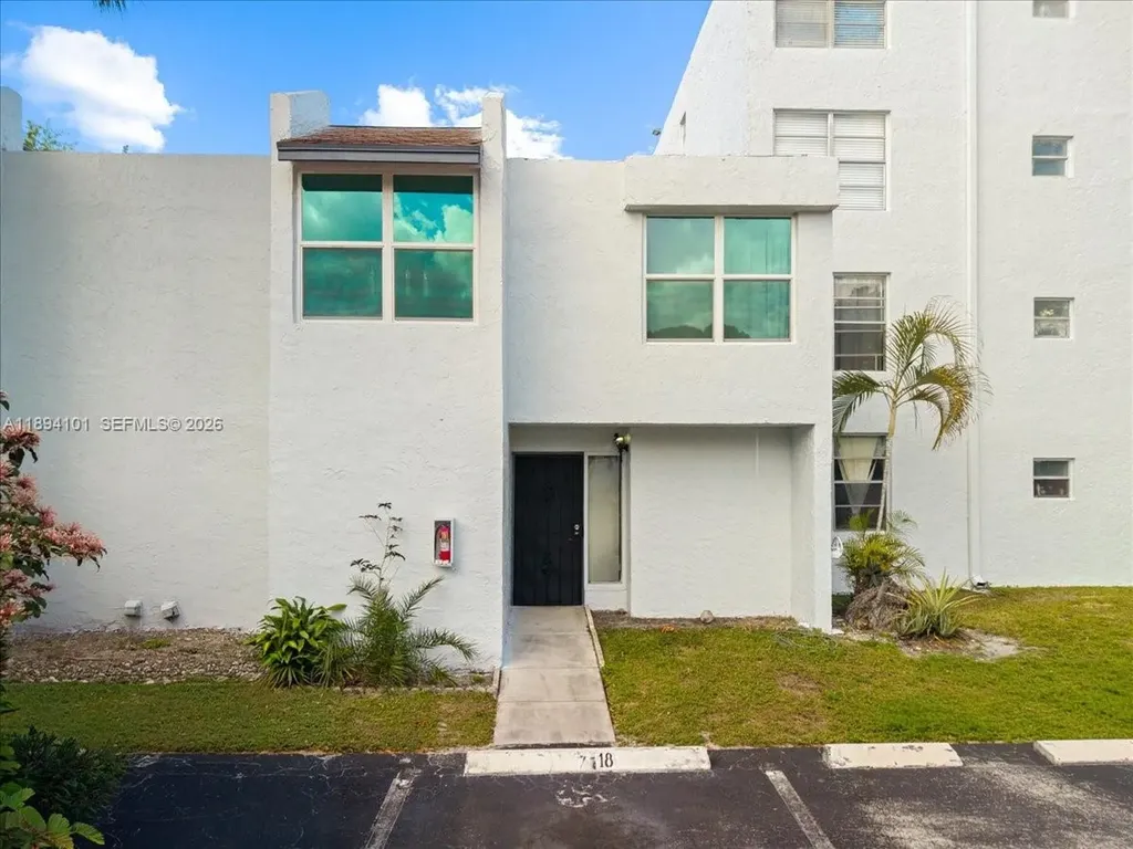 9450 Live Oak Place Davie FL 33324