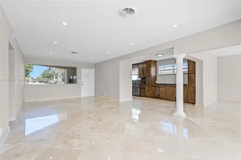 230 SE 9th Street Pompano Beach FL 33060