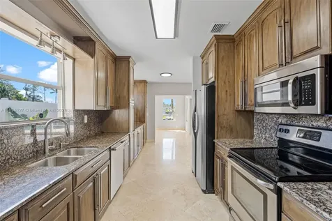 230 SE 9th Street Pompano Beach FL 33060
