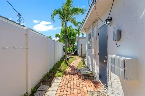 230 SE 9th Street Pompano Beach FL 33060