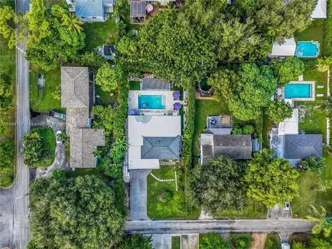 1015 NE 119th Street North Miami FL 33161