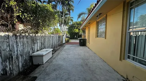 6391 SW 20th Street West Miami FL 33155