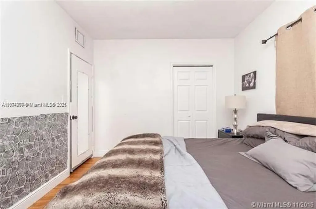 1025 NE 17th Way Fort Lauderdale FL 33304