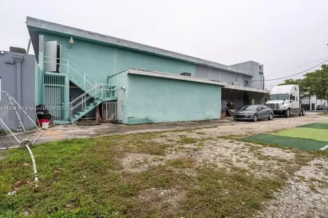 1901 NW 7th Street Miami FL 33125