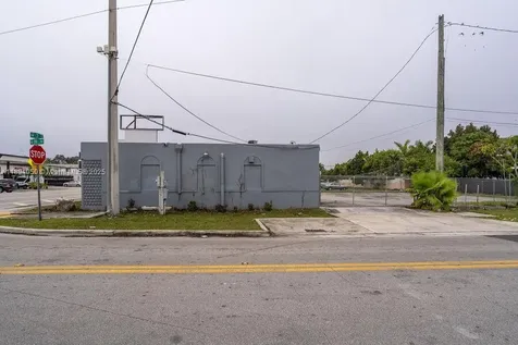 1901 NW 7th Street Miami FL 33125