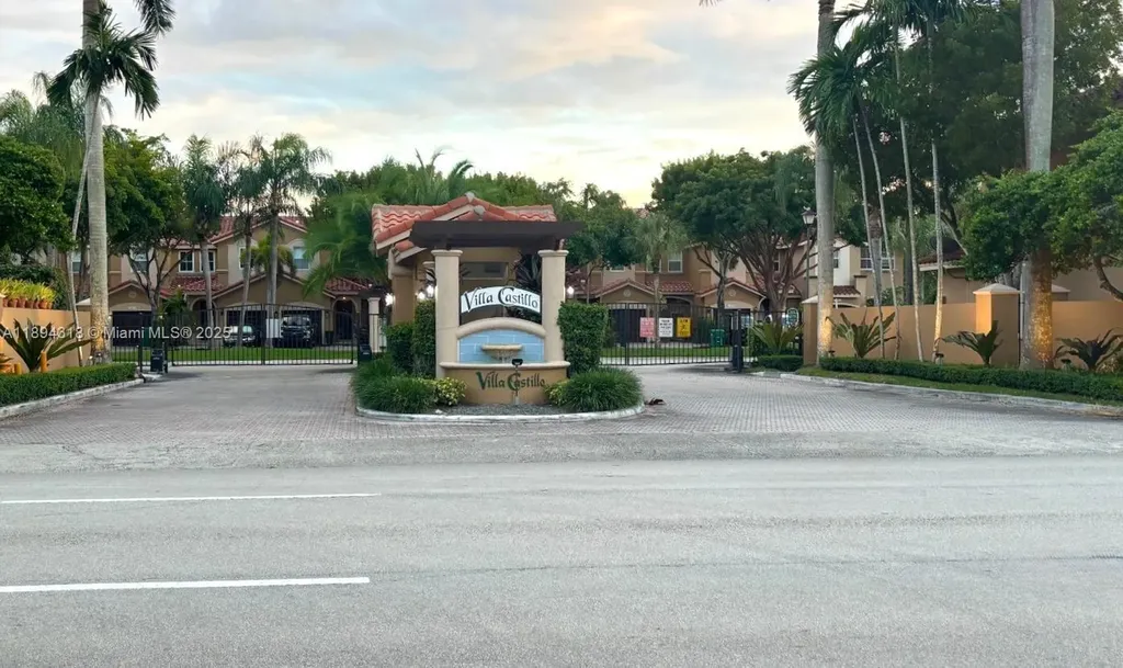 8922 SW 108th Place Miami FL 33176