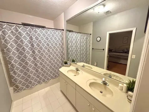 8922 SW 108th Place Miami FL 33176