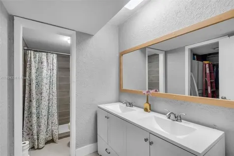 19440 NE 26th Avenue Miami FL 33180