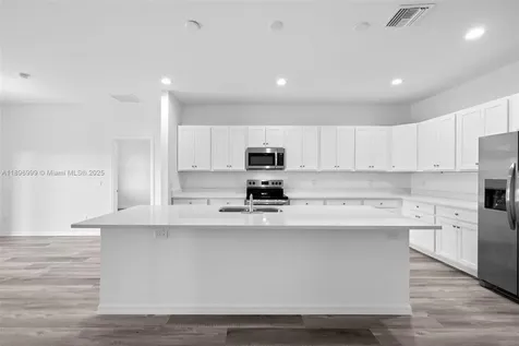 2518 NW 10th Terrace Cape Coral FL 33993