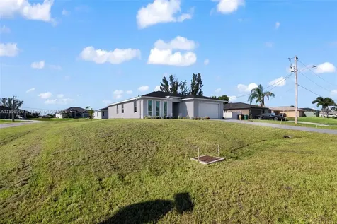 2518 NW 10th Terrace Cape Coral FL 33993