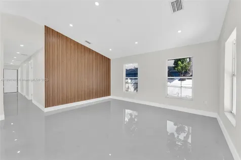 7690 NW 17th Place Miami FL 33147