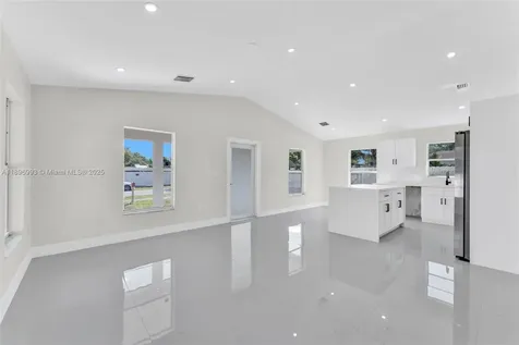 7690 NW 17th Place Miami FL 33147