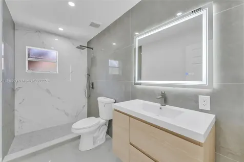 7690 NW 17th Place Miami FL 33147
