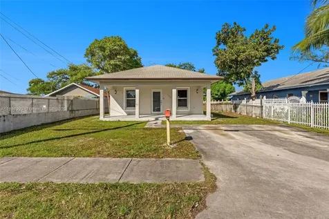 7690 NW 17th Place Miami FL 33147