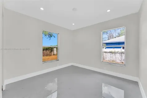 7690 NW 17th Place Miami FL 33147