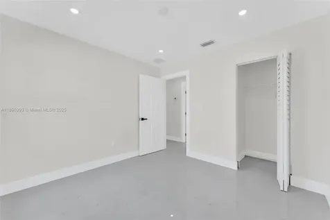7690 NW 17th Place Miami FL 33147