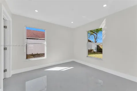 7690 NW 17th Place Miami FL 33147