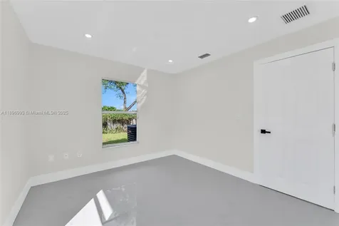 7690 NW 17th Place Miami FL 33147