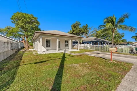 7690 NW 17th Place Miami FL 33147
